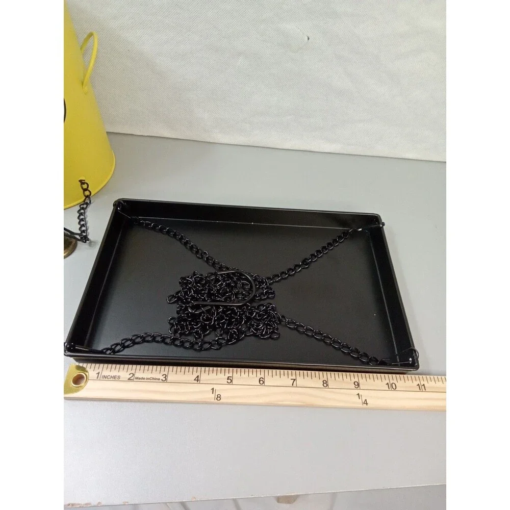 Unbranded yellow metal